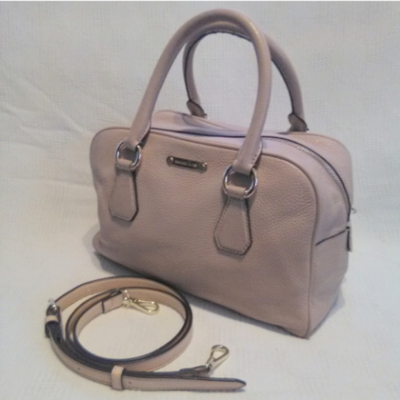 Michael Kors Handbags - 💕EUC Michael Kors Bedford Satchel Bag